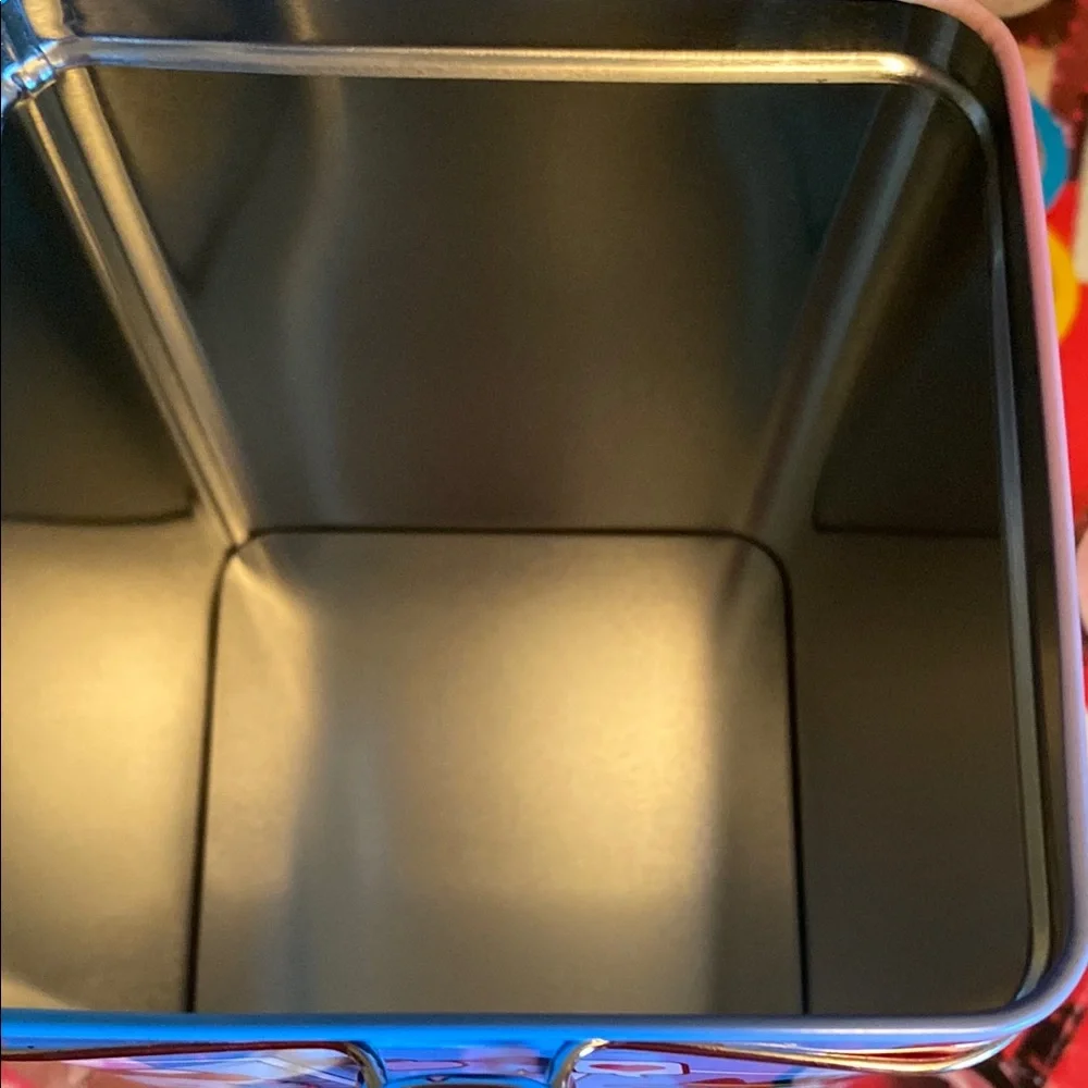 ❤️Hello Kitty Blue and Red Storage Tin - Picture 4 of 5